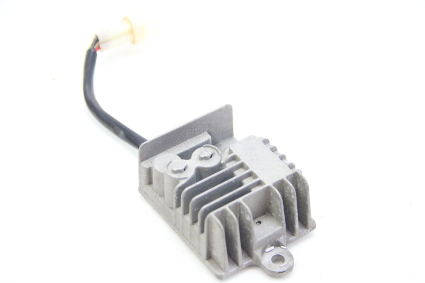 photo de REGOLATORE DI CARICA LVNENG S5 1 (2019 - 2023) - Dettaglio del componente