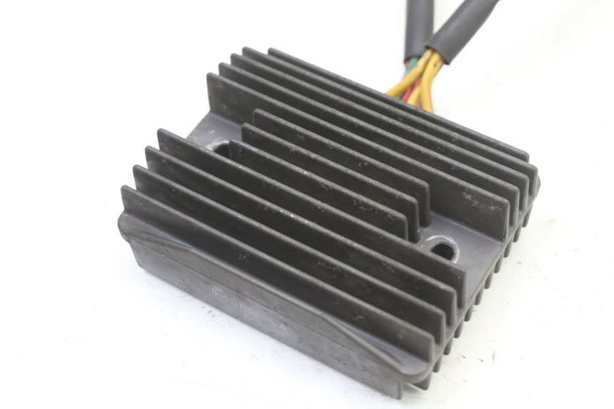 photo de REGOLATORE DI CARICA PEUGEOT SATELIS COMPRESSOR K15 125 (2006 - 2009) - Dettaglio del componente