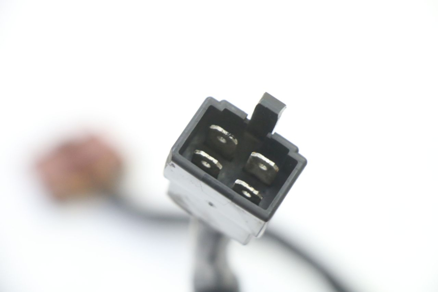 photo de REGOLATORE DI CARICA PEUGEOT SATELIS COMPRESSOR K15 125 (2006 - 2009) - Dettagli dei punti di fissaggio