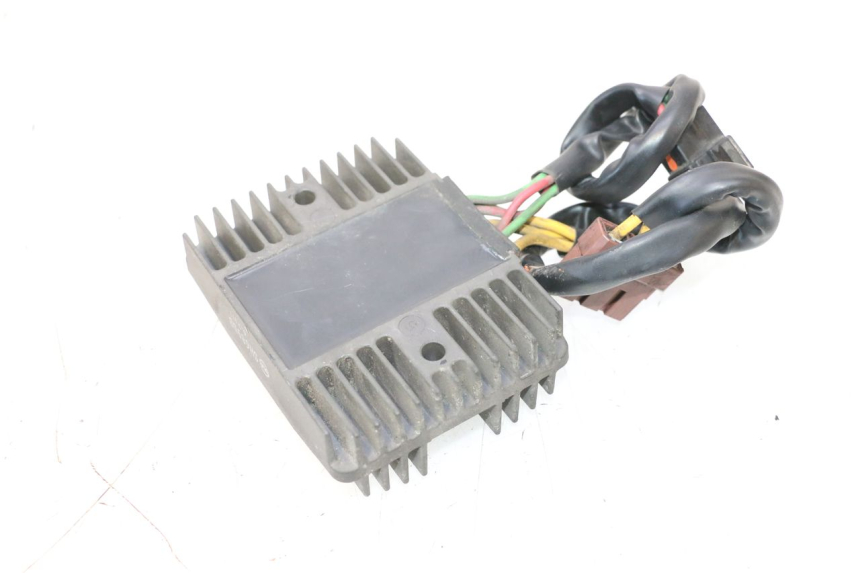 photo de REGOLATORE DI CARICA PEUGEOT SATELIS COMPRESSOR K15 125 (2006 - 2009) - Dettaglio del componente