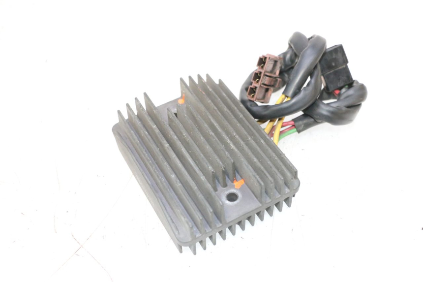 photo de REGOLATORE DI CARICA PEUGEOT SATELIS COMPRESSOR K15 125 (2006 - 2009) - Dettagli dei punti di fissaggio