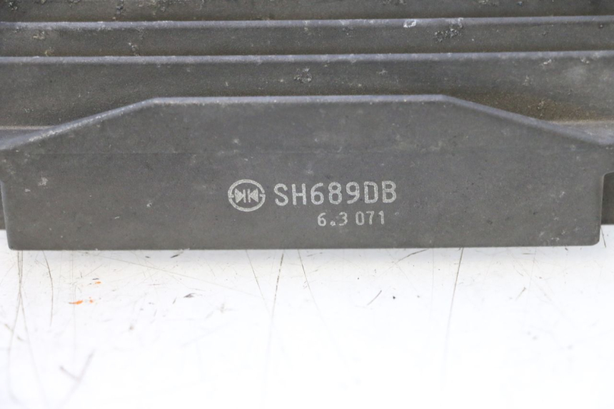 photo de REGOLATORE DI CARICA PEUGEOT SATELIS COMPRESSOR K15 125 (2006 - 2009) - Stato della superficie e materiale