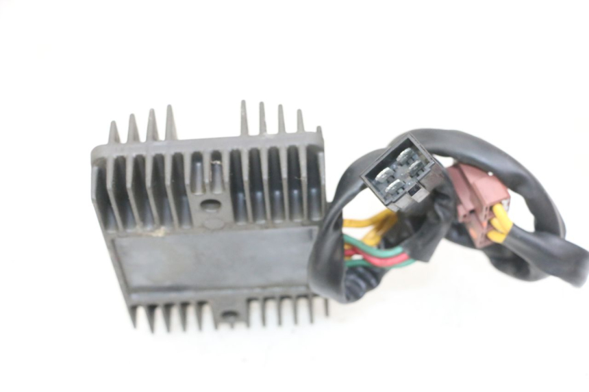 photo de REGOLATORE PEUGEOT SATELIS 125 (2013 - 2018) - Primo piano tecnico