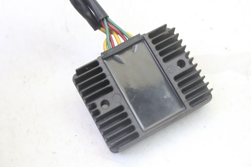 photo de REGOLATORE PEUGEOT SATELIS 125 (2013 - 2018) - Primo piano tecnico