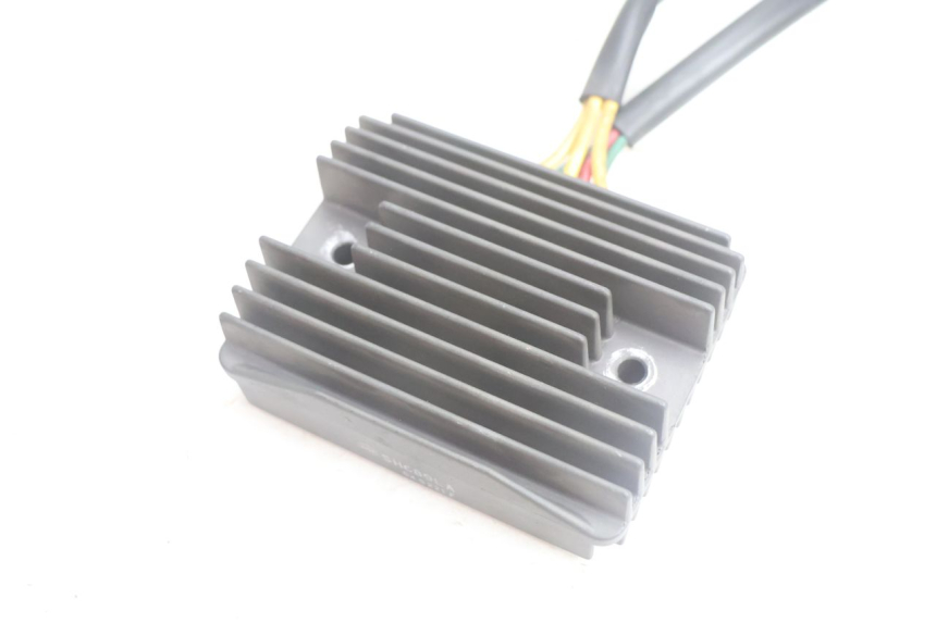 photo de REGOLATORE DI CARICA PEUGEOT SATELIS 125 (2006 - 2009) - Dettaglio del componente