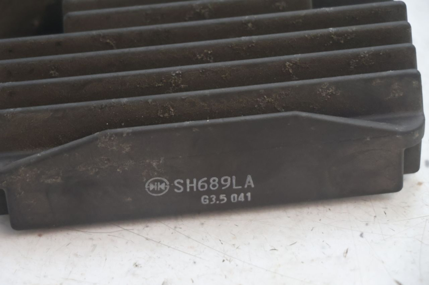 photo de REGOLATORE PEUGEOT SATELIS 125 (2013 - 2018) - Zoom sullo stato d'uso