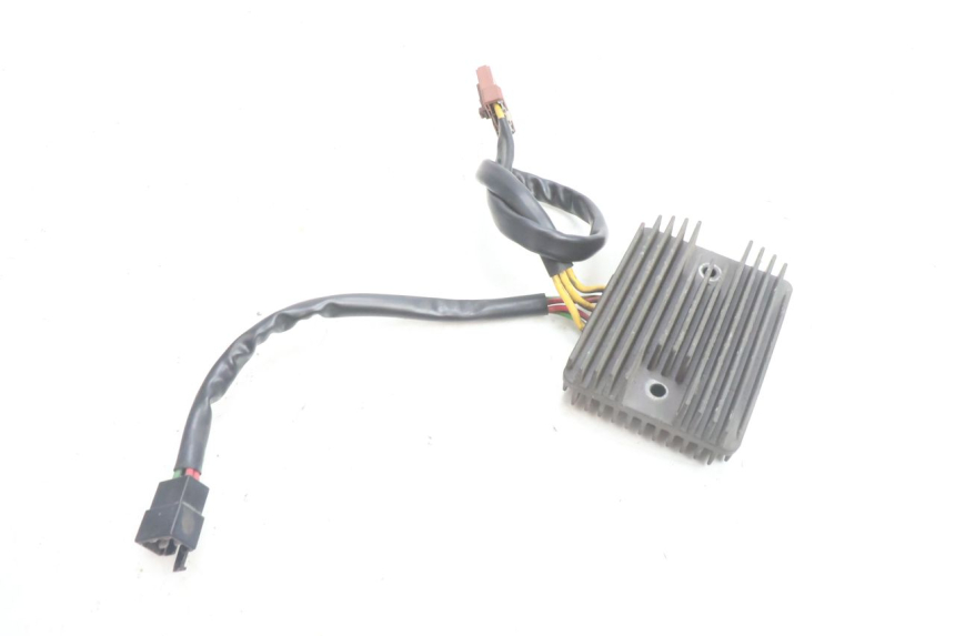 photo de REGOLATORE DI CARICA PEUGEOT SATELIS 125 (2006 - 2009) - Dettaglio del componente