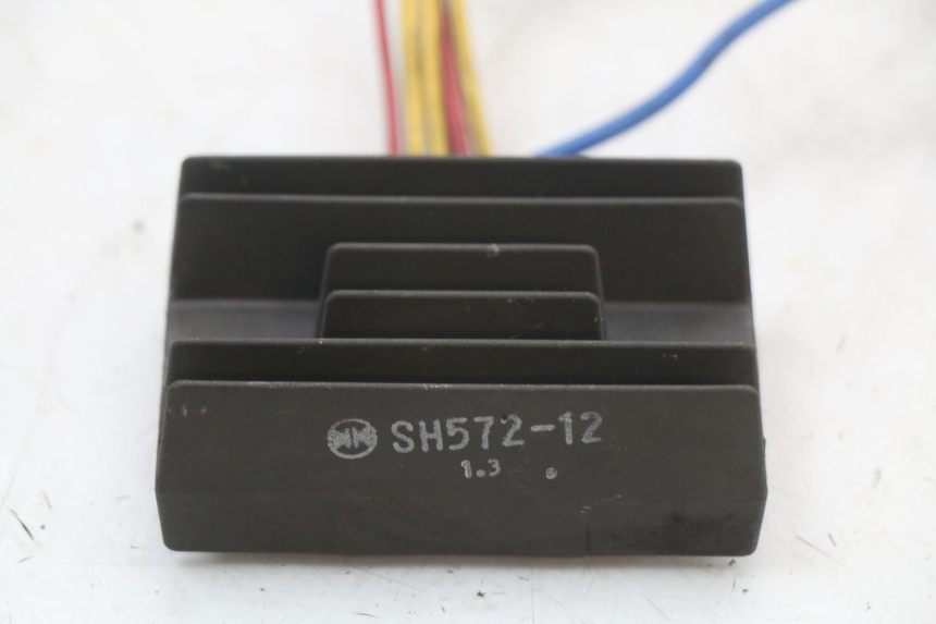 photo de REGOLATORE DI CARICA APRILIA SCARABEO GT 125 (1999 - 2007) - Altra angolazione