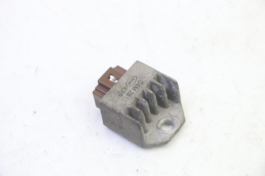photo de REGOLATORE DI CARICA HONDA SCV LEAD 100 (2003 - 2007) - Dettaglio del componente