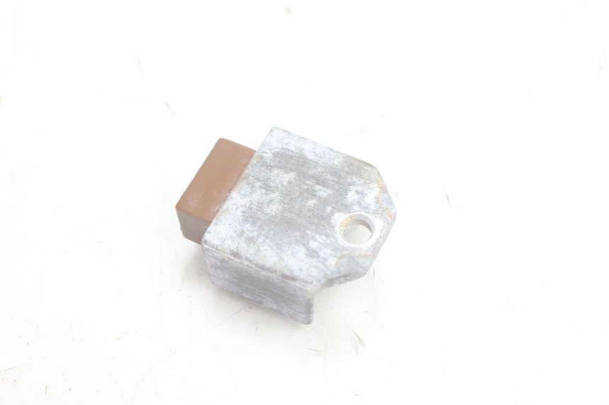 photo de REGOLATORE DI CARICA HONDA SCV LEAD 100 (2003 - 2007) - Altra angolazione