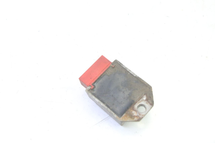 photo de Regolatore di carica GILERA SMT SUPERMOTARD 50 (2009 - 2017) - Primo piano tecnico