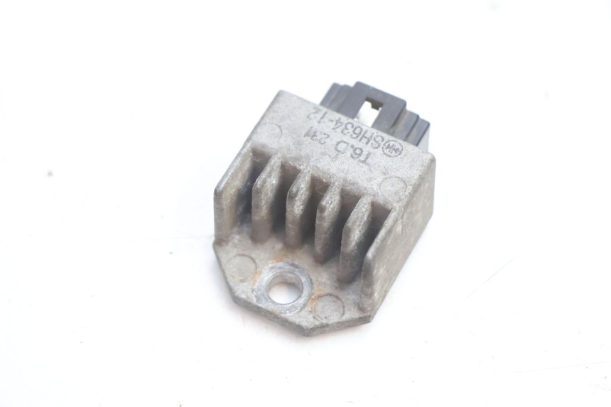photo de Regolatore di carica PEUGEOT SPEEDFIGHT 2 AC 50 (2000 - 2009) - Dettaglio del componente
