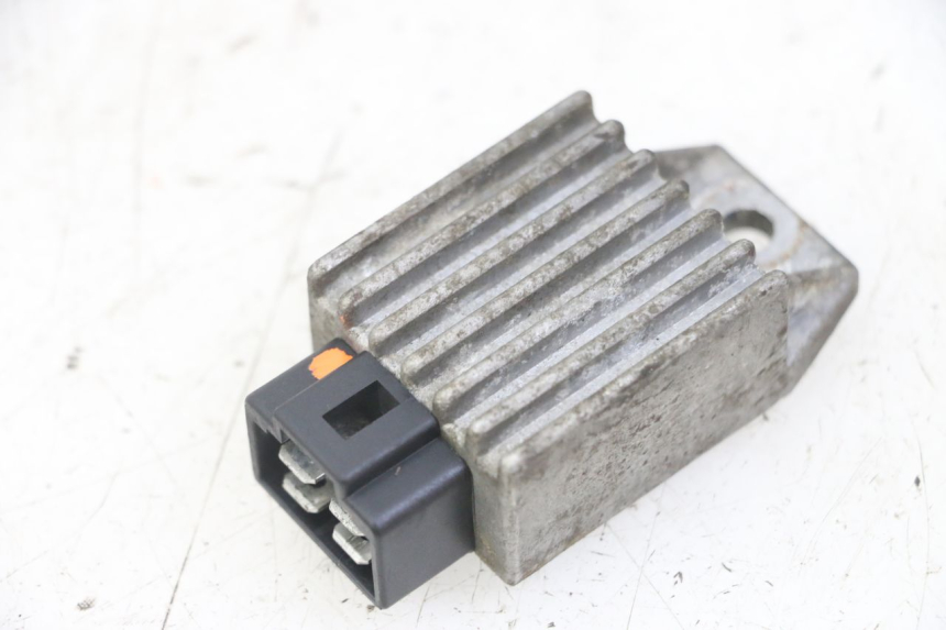 photo de REGOLATORE PEUGEOT SPEEDFIGHT 2 LC 50 (2000 - 2009) - Vista principale