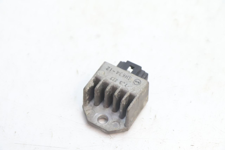 photo de REGOLATORE DI CARICA PEUGEOT SPEEDFIGHT LC 50 (1996 - 2002) - Dettaglio del componente