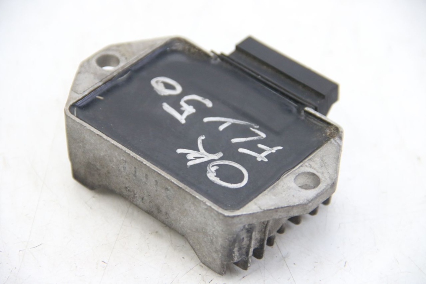 photo de REGOLATORE DI CARICA APRILIA SR 2T 50 (2012 - 2017) - Altra angolazione