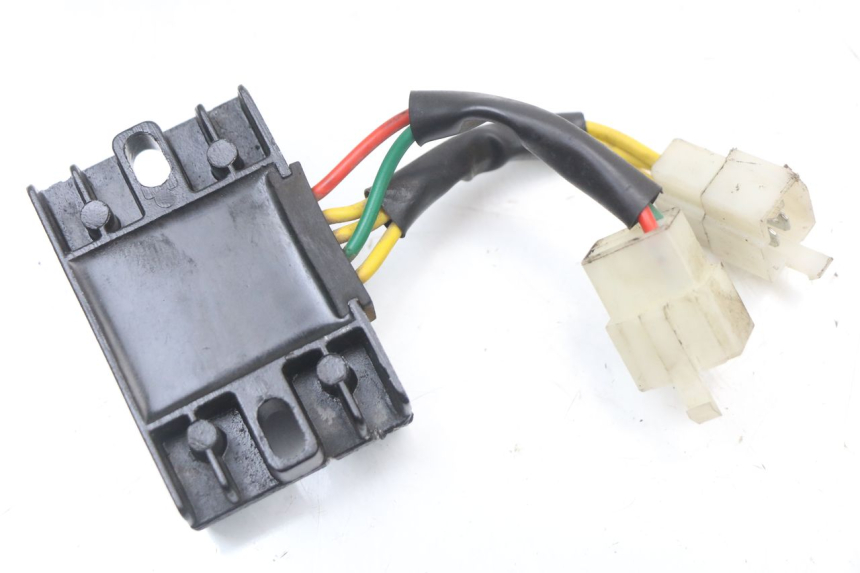 photo de REGOLATORE PEUGEOT STREETZONE I 2T 50 (2018 - 2020) - Zoom sullo stato d'uso