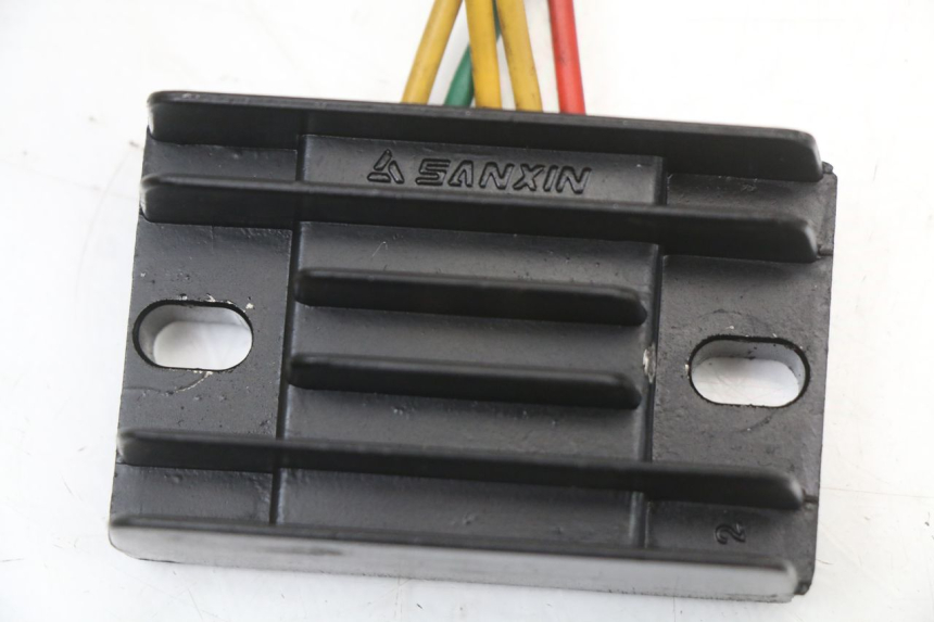 photo de REGOLATORE PEUGEOT STREETZONE I 2T 50 (2018 - 2020) - Zoom sullo stato d'uso