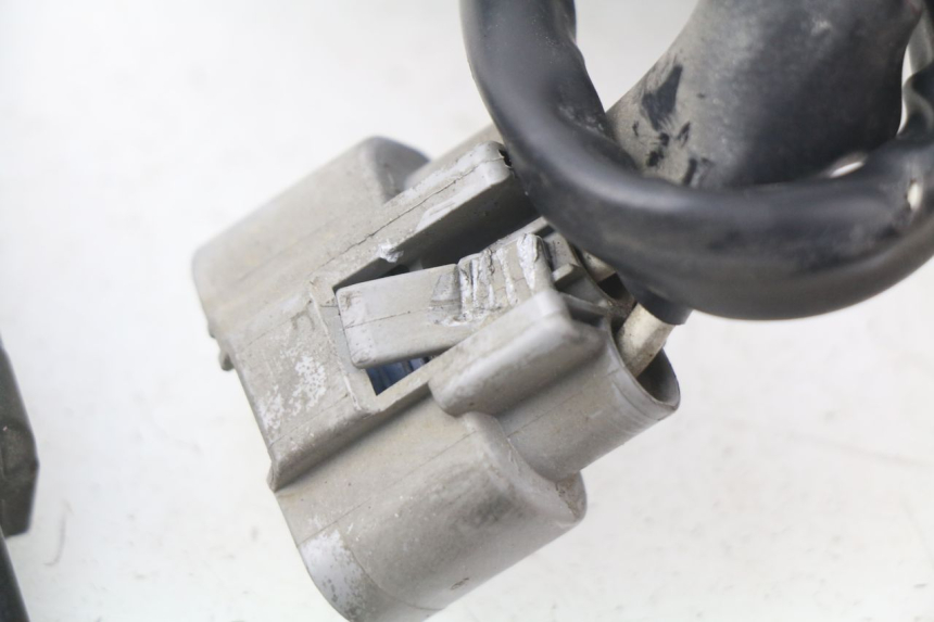 photo de REGOLATORE DI CARICA YAMAHA TDM ABS 900 (2002 - 2014) - Altra angolazione