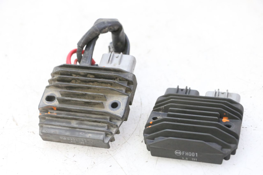 photo de REGOLATORE DI CARICA YAMAHA TDM ABS 900 (2002 - 2014) - Vista principale