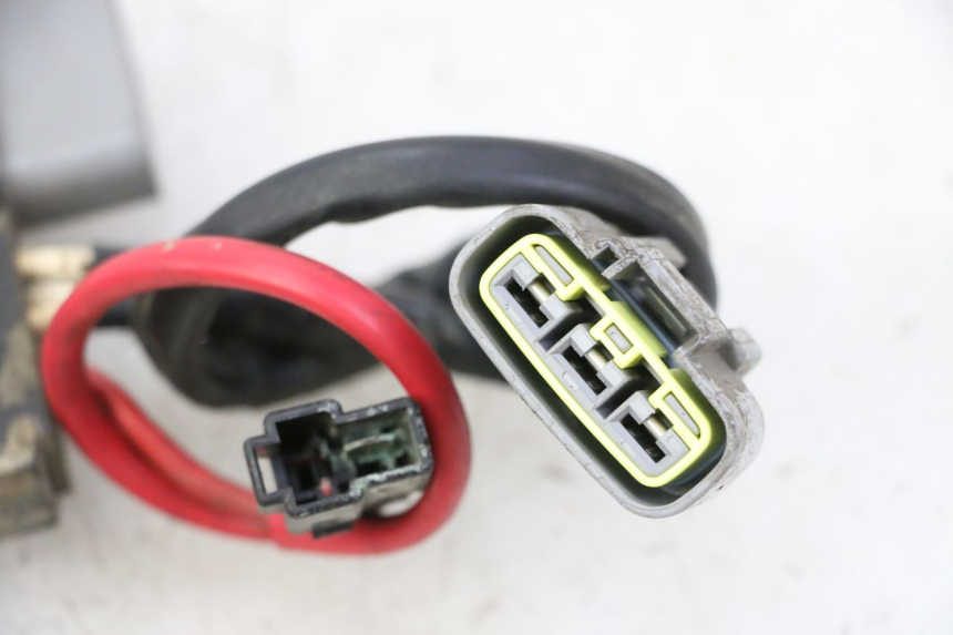 photo de REGOLATORE DI CARICA YAMAHA TDM ABS 900 (2002 - 2014) - Altra angolazione