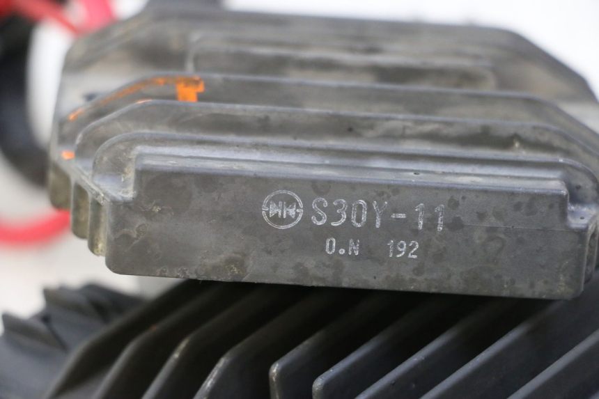 photo de REGOLATORE DI CARICA YAMAHA TDM ABS 900 (2002 - 2014) - Dettagli dei punti di fissaggio