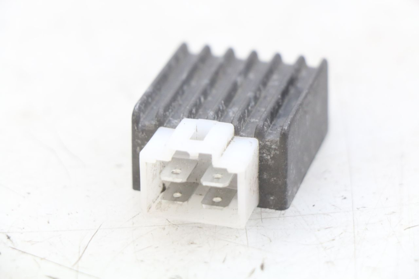 photo de REGOLATORE DI CARICA PEUGEOT TKR TREKKER FURIOUS 50 (2005 - 2014) - Dettaglio del componente