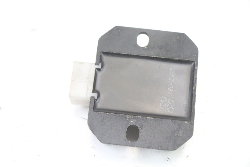 photo de REGOLATORE DI CARICA TNT MOTOR ROMA 10' 4T 50 (2019 - 2022) - Altra angolazione