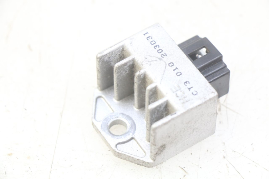 photo de REGOLATORE DI CARICA PEUGEOT TWEET 4T 50 (2010 - 2014) - Altra angolazione