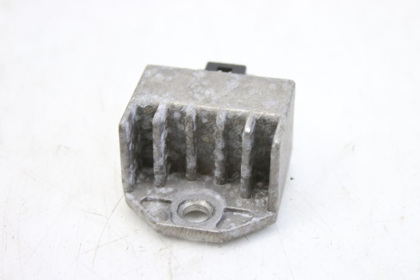 photo de REGOLATORE DI CARICA PEUGEOT TWEET 125 (2010 - 2017) - Dettagli dei punti di fissaggio