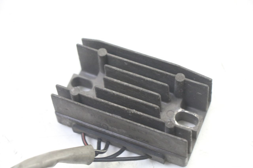 photo de REGOLATORE DI CARICA SUZUKI UH BURGMAN 125 (2002 - 2006) - Altra angolazione