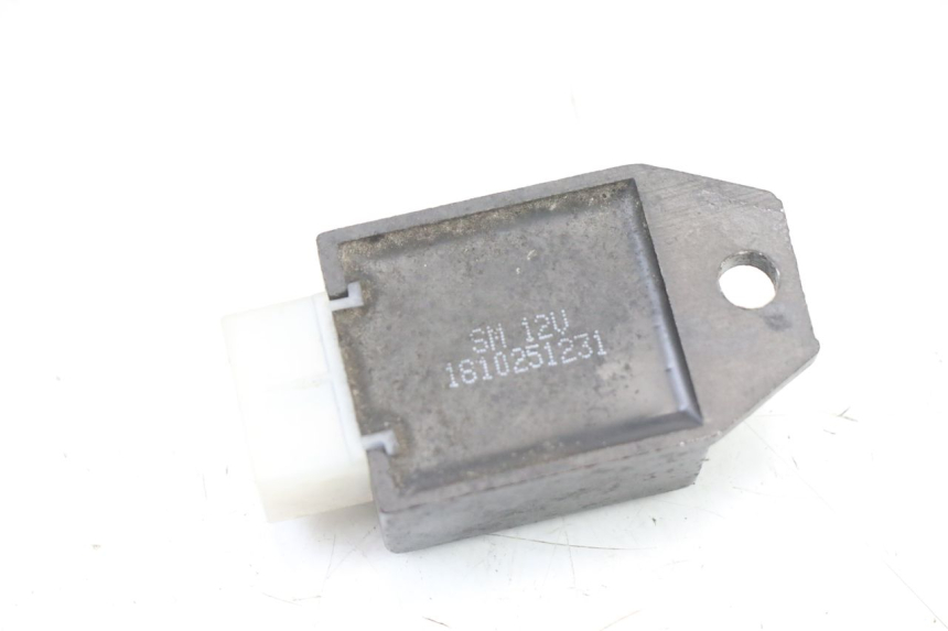 photo de REGOLATORE DI CARICA UNIVERSAL BIKE ZN50QT-11B 50 (2018 - 2021) - Altra angolazione