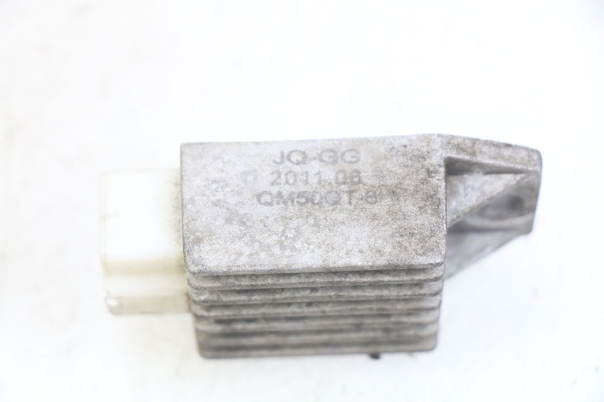 photo de REGOLATORE DI CARICA PEUGEOT V-CLIC VCLIC 50 (2007 - 2013) - Dettaglio del componente