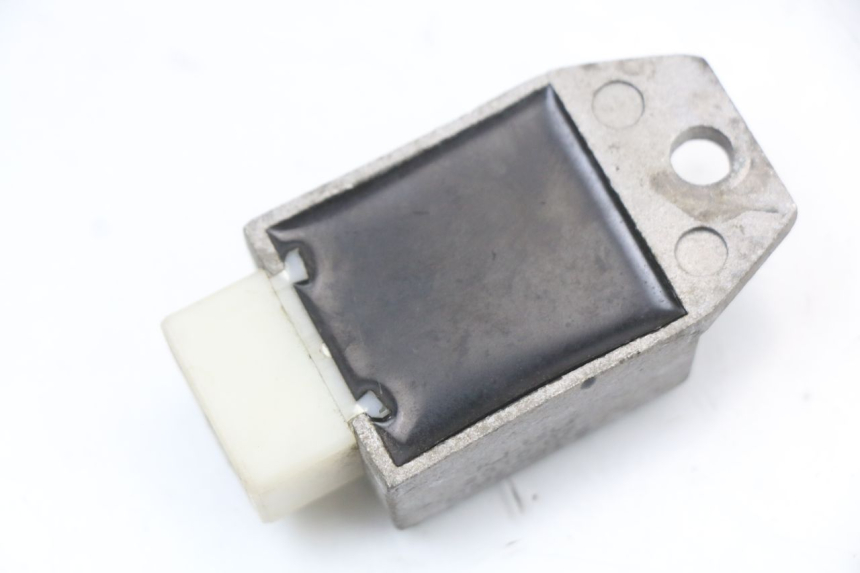 photo de REGOLATORE DI CARICA PEUGEOT V-CLIC VCLIC 50 (2007 - 2013) - Altra angolazione