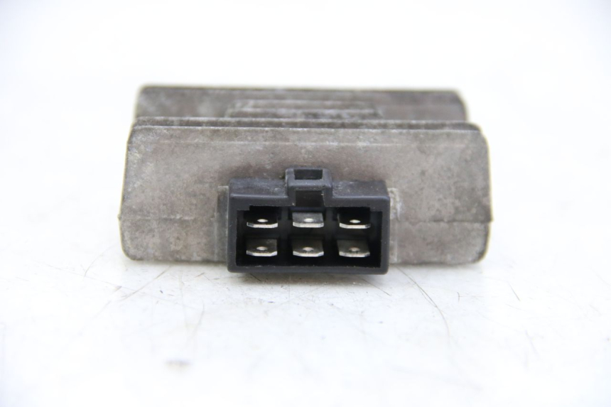 photo de REGOLATORE DI CARICA PIAGGIO VESPA GRANTURISMO 125 (2003 - 2007) - Dettaglio del componente