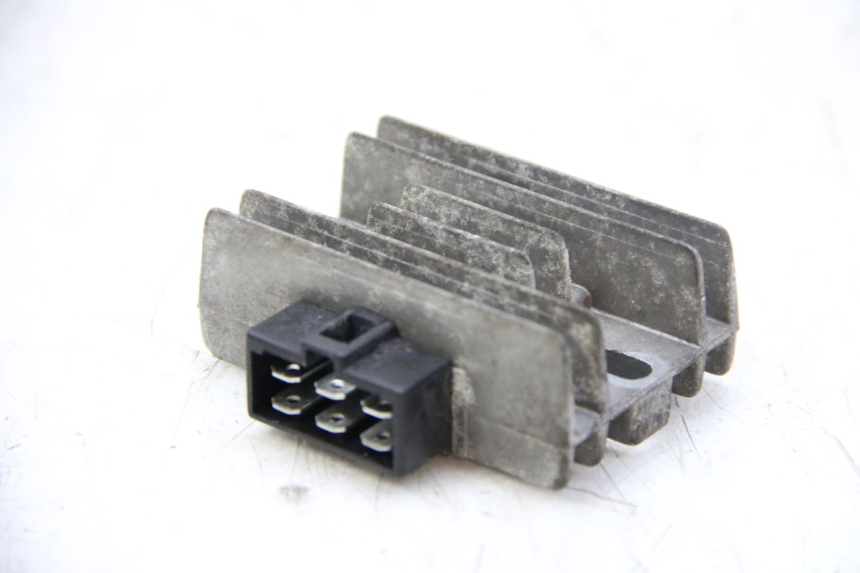 photo de REGOLATORE DI CARICA PIAGGIO VESPA GRANTURISMO 125 (2003 - 2007) - Altra angolazione