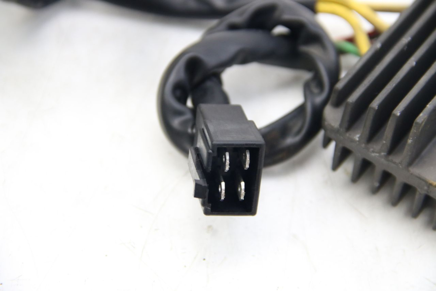 photo de REGOLATORE DI CARICA PIAGGIO VESPA GTS SUPER IE 125 (2009 - 2016) - Altra angolazione