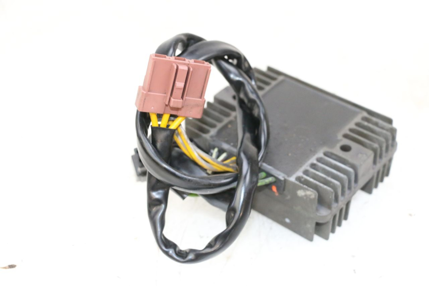 photo de REGOLATORE DI CARICA PIAGGIO VESPA GTS SUPER IE 125 (2009 - 2016) - Altra angolazione