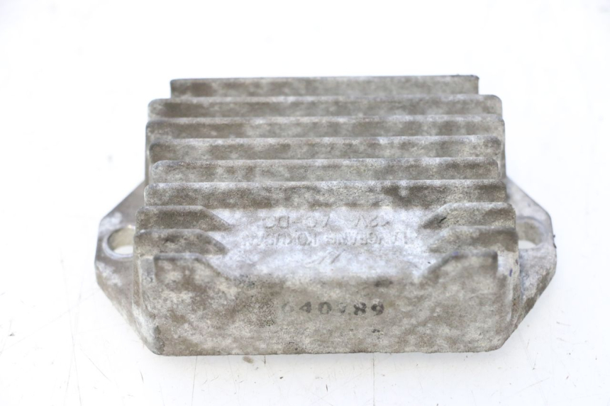photo de REGOLATORE DI CARICA PIAGGIO VESPA LX 2T 50 (2005 - 2013) - Altra angolazione
