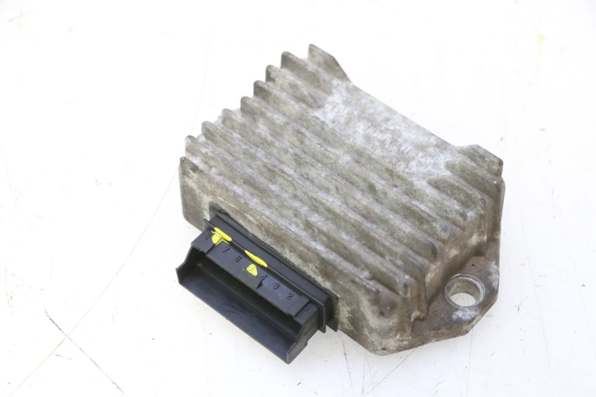 photo de REGOLATORE DI CARICA PIAGGIO VESPA LX 2T 50 (2005 - 2013) - Primo piano tecnico