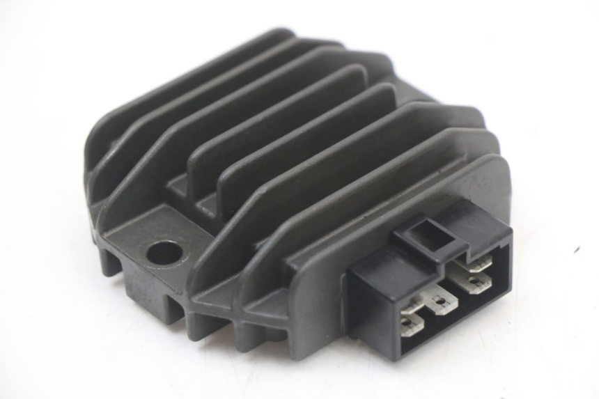 photo de REGOLATORE DI CARICA PIAGGIO VESPA LX 125 (2005 - 2010) - Vista principale