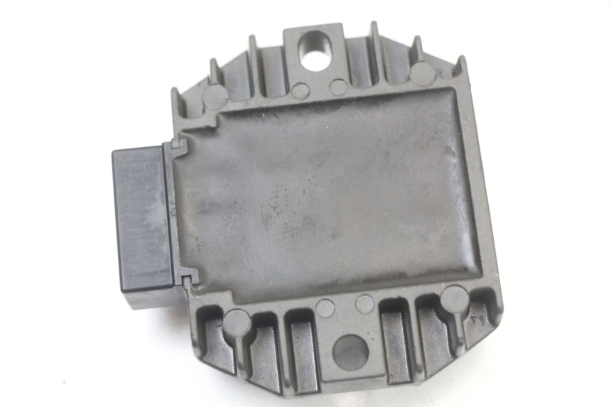 photo de REGOLATORE DI CARICA PIAGGIO VESPA LX 125 (2005 - 2010) - Altra angolazione