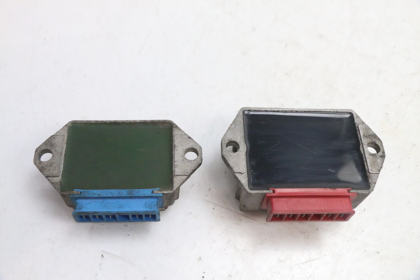 photo de REGOLATORE PIAGGIO VESPA PK FL 2T 50 (1990 - 1996) - Primo piano tecnico