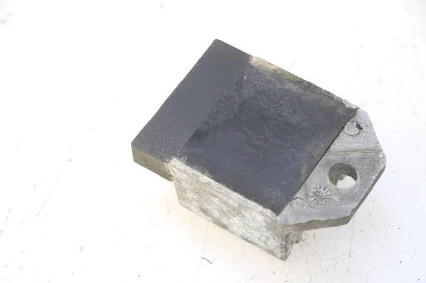 photo de REGOLATORE DI CARICA PIAGGIO VESPA PRIMAVERA 2T 50 (2013 - 2018) - Altra angolazione