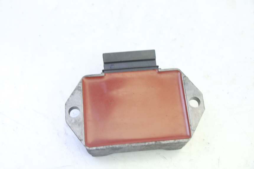 photo de REGOLATORE DI CARICA PIAGGIO VESPA S 2T 50 (2007 - 2014) - Altra angolazione