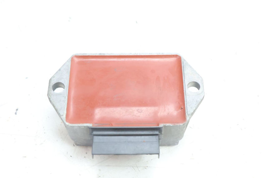 photo de REGOLATORE DI CARICA PIAGGIO VESPA S 2T 50 (2007 - 2014) - Altra angolazione