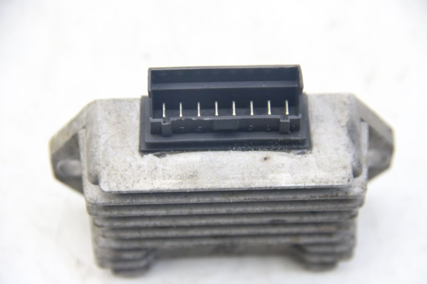 photo de REGOLATORE DI CARICA PIAGGIO VESPA SPRINT 2T 50 (2014 - 2018) - Dettagli dei punti di fissaggio