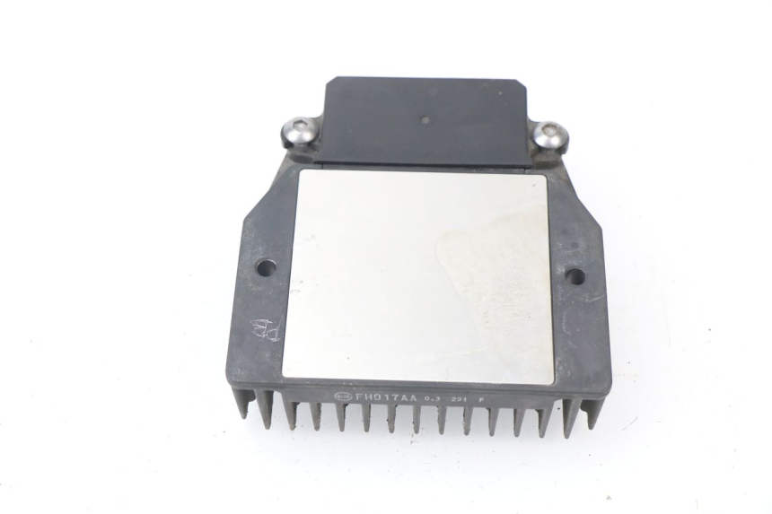 photo de Regolatore di carica HONDA VFR F 1200 (2010 - 2015) - Altra angolazione