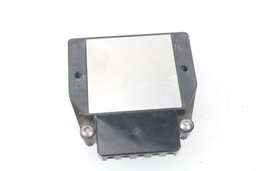 photo de Regolatore di carica HONDA VFR F 1200 (2010 - 2015) - Primo piano tecnico