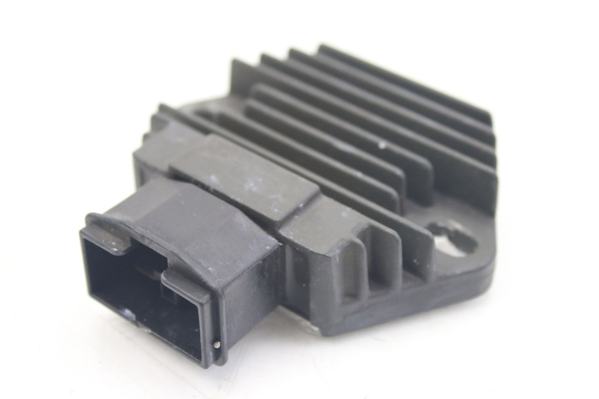 photo de REGOLATORE DI CARICA HONDA VFR FI RC46 800 (1998 - 2001) - Dettaglio del componente