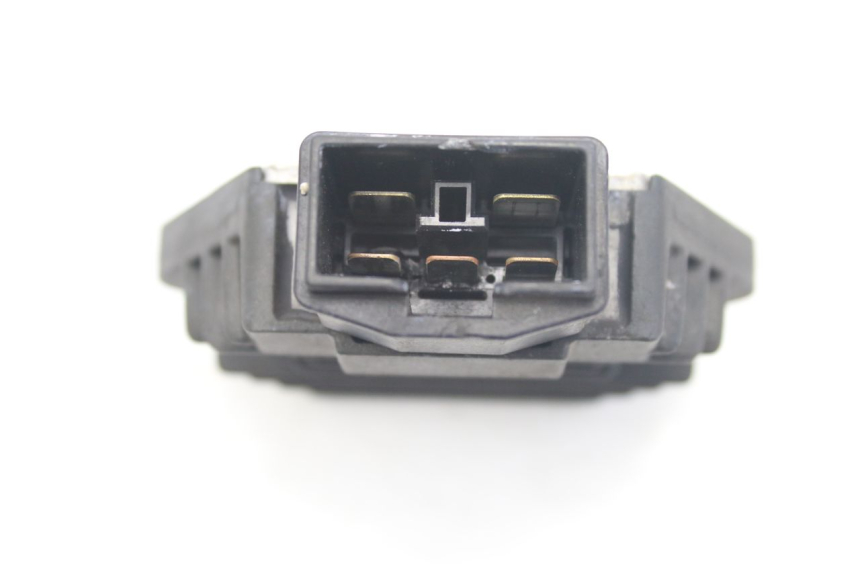photo de REGOLATORE DI CARICA HONDA VFR FI RC46 800 (1998 - 2001) - Primo piano tecnico